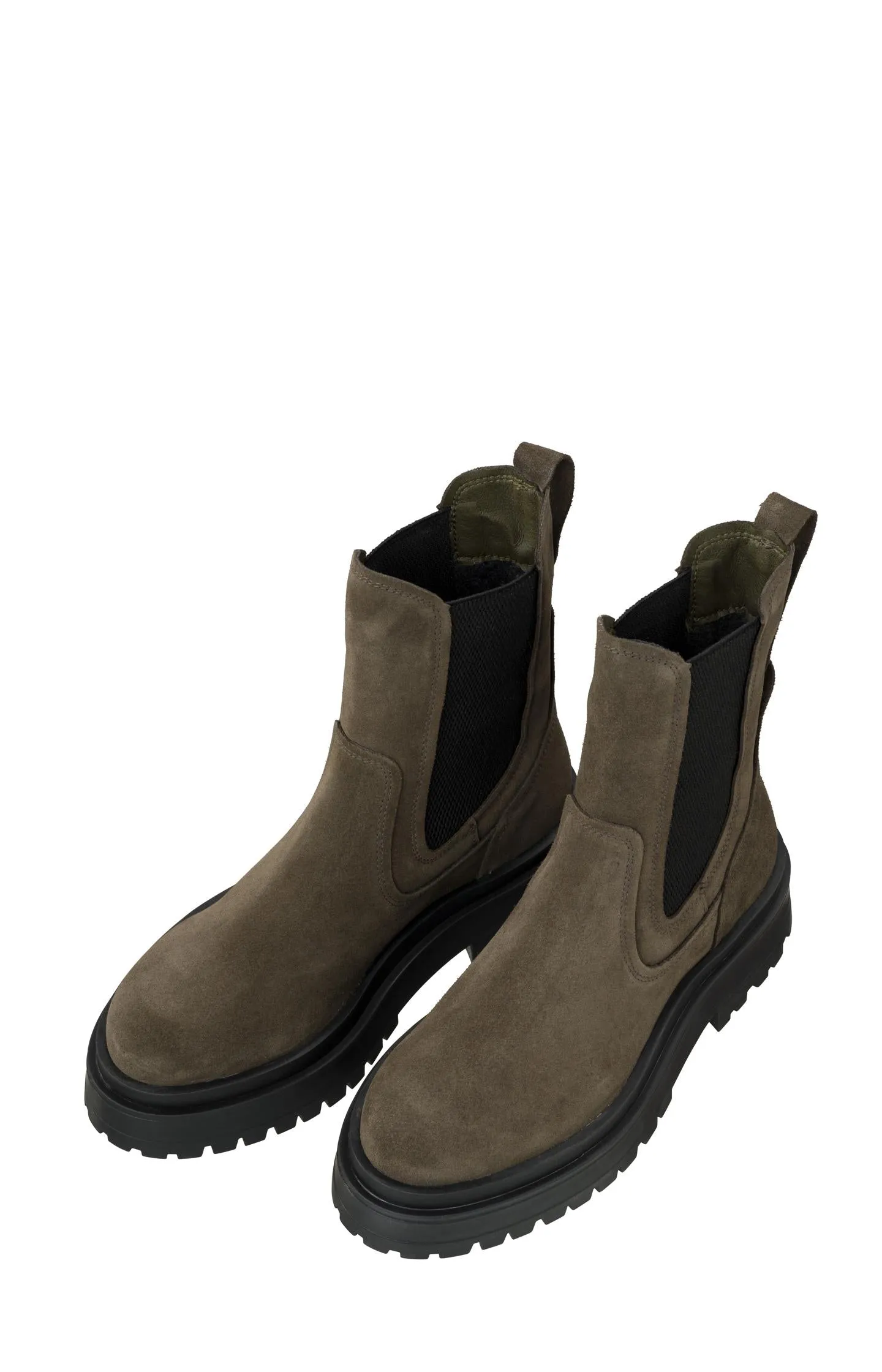 Chelsea boots in suede