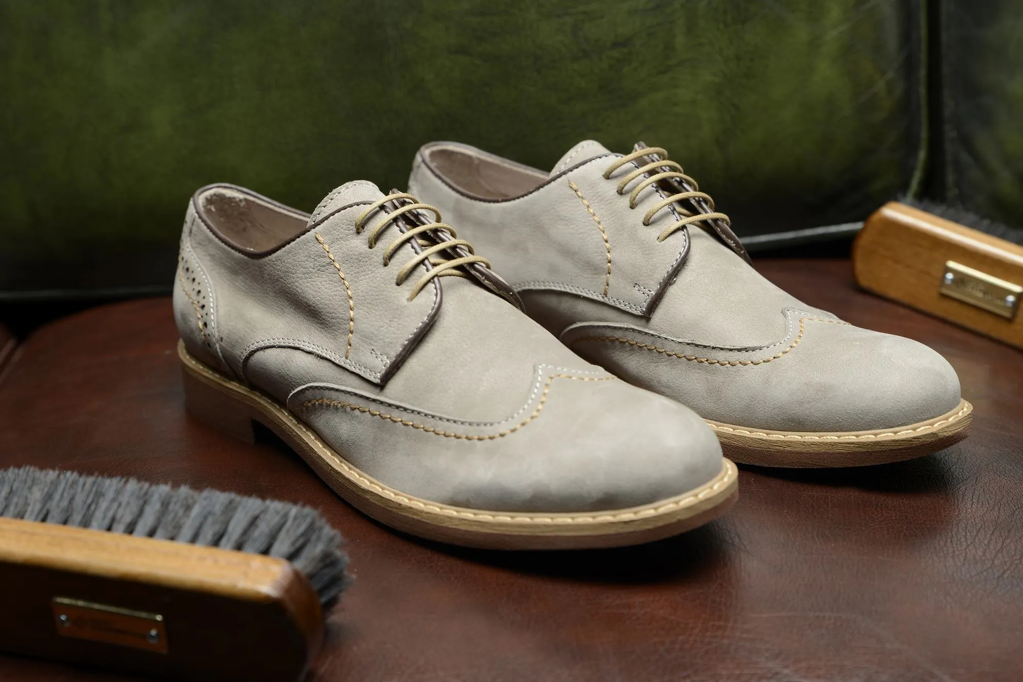 FOOT FEDERATION CITY DERBY WINGTIP MENS SHOE NUBUCK STONE GRAY