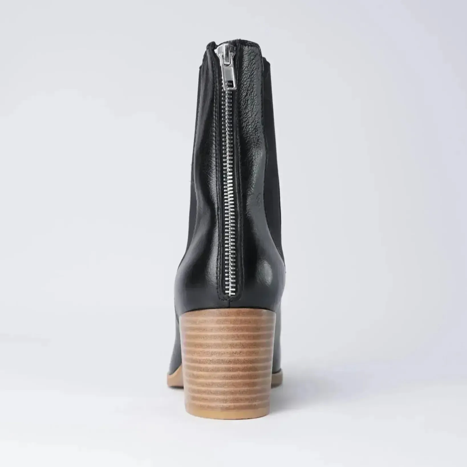 Zoltan Black / Natural Leather Chelsea Boots