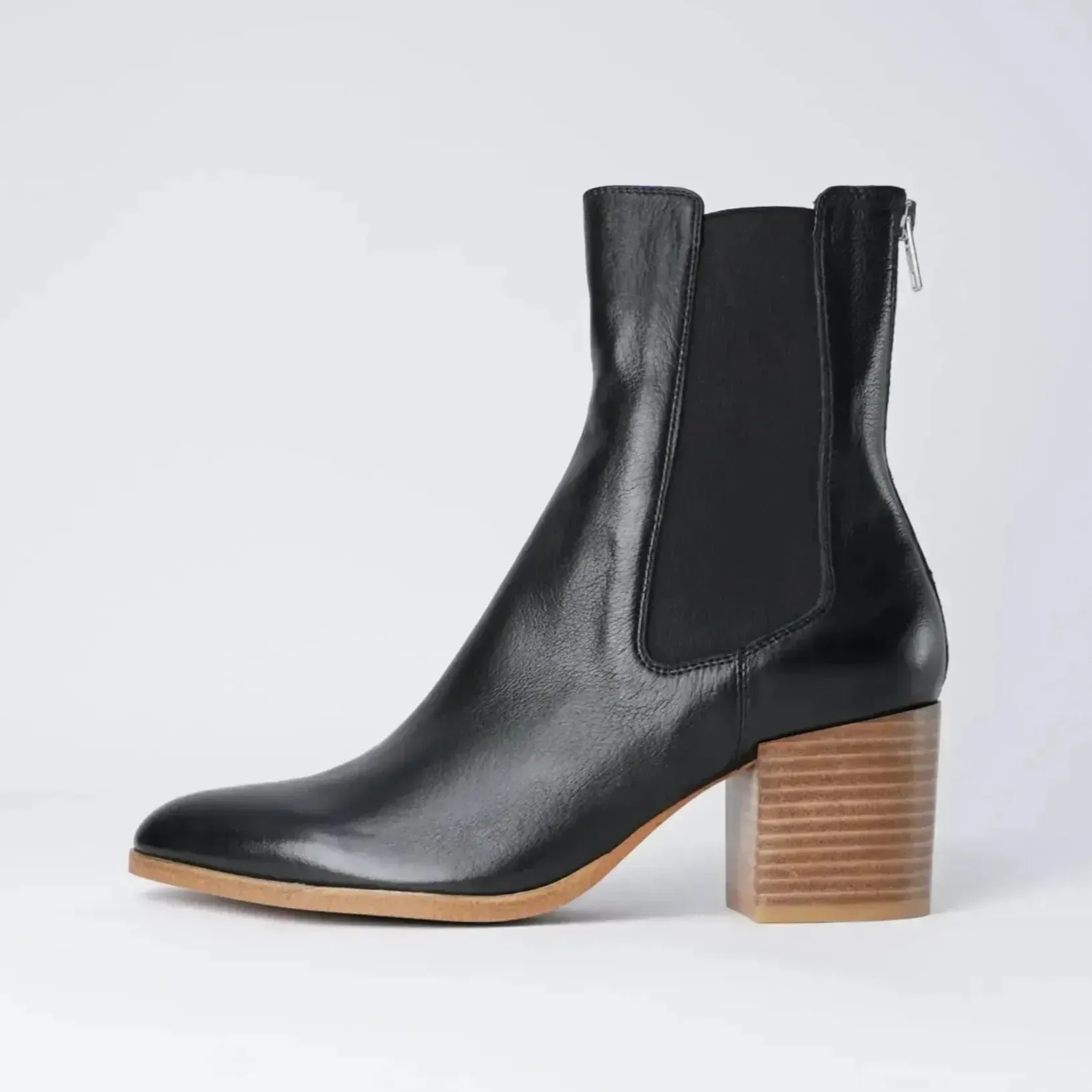 Zoltan Black / Natural Leather Chelsea Boots