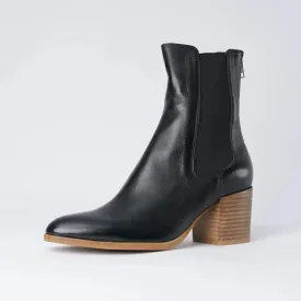 Zoltan Black / Natural Leather Chelsea Boots