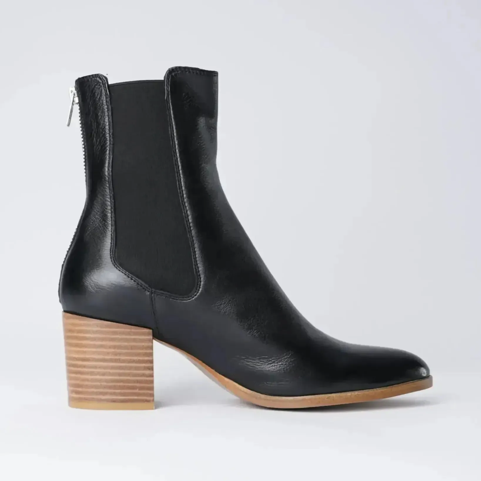 Zoltan Black / Natural Leather Chelsea Boots